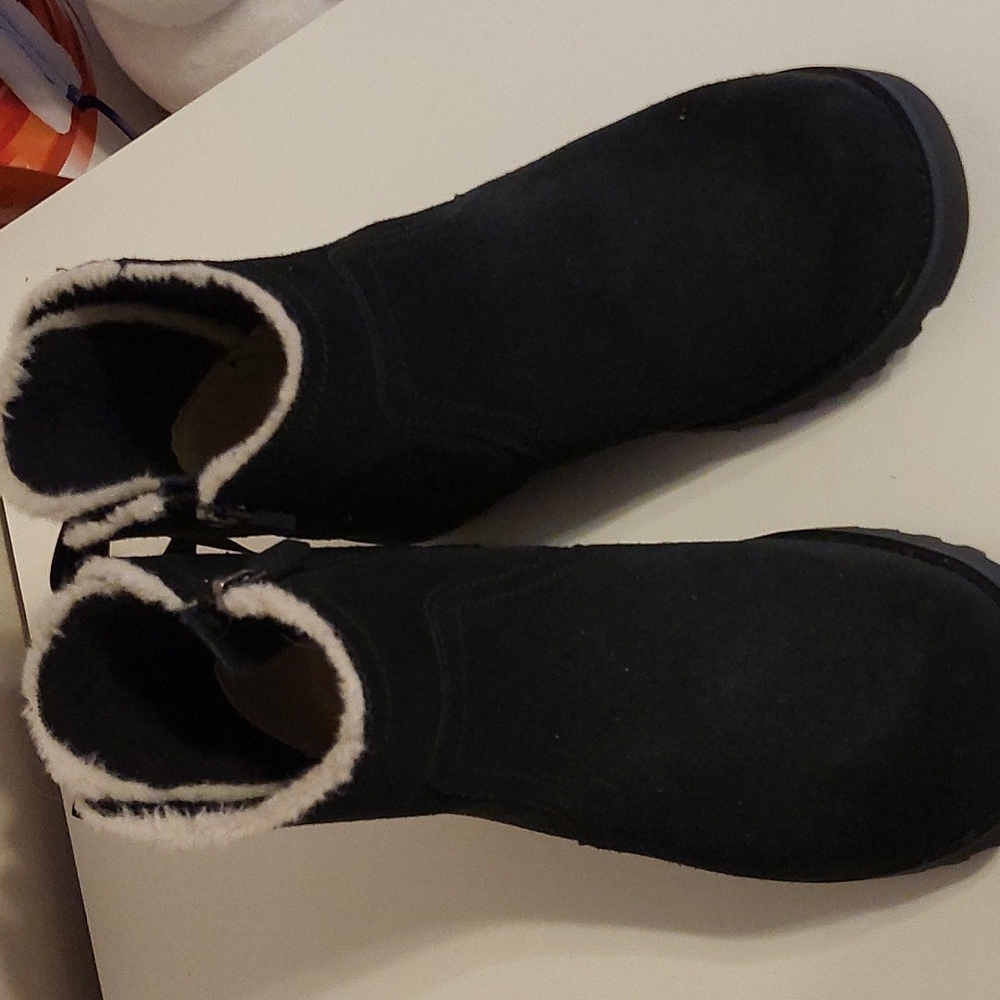 UGG Boots Size 37 / 5 Big Kids / 6.5/7 Women